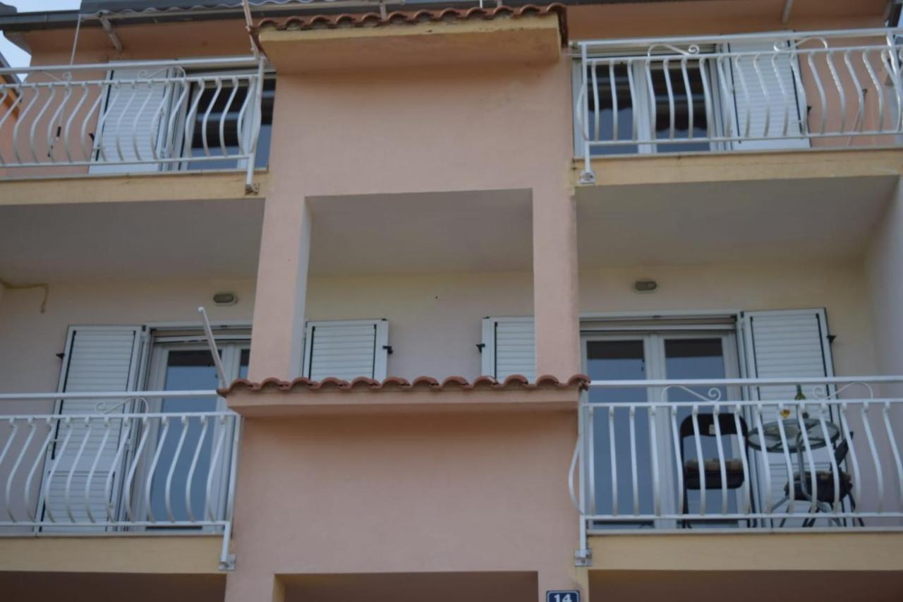 Apartments Marta Kaštel Novi Eksteriør billede