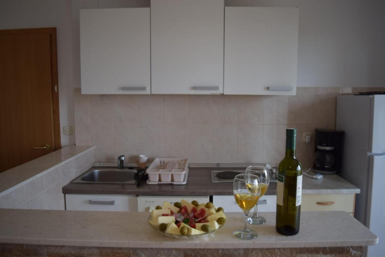 Apartments Marta Kaštel Novi Eksteriør billede