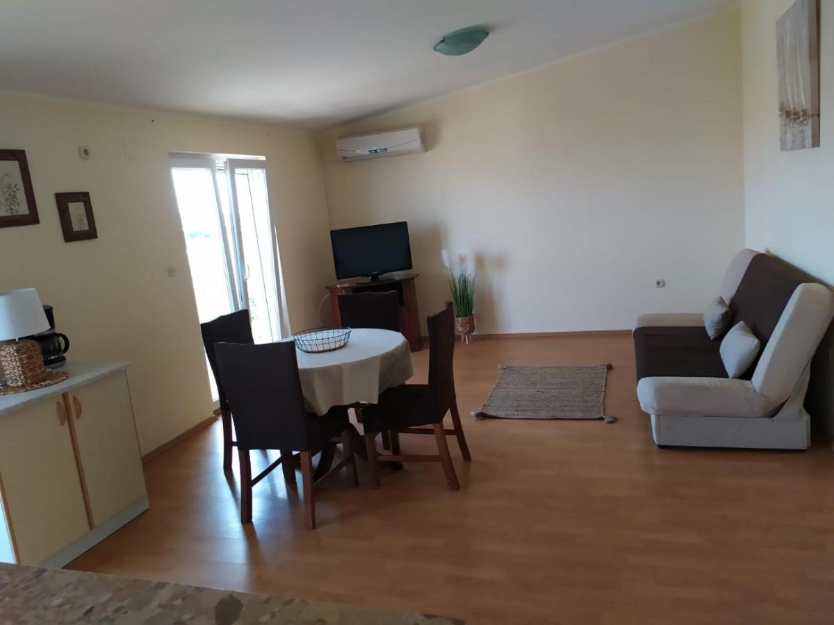 Apartments Marta Kaštel Novi Eksteriør billede