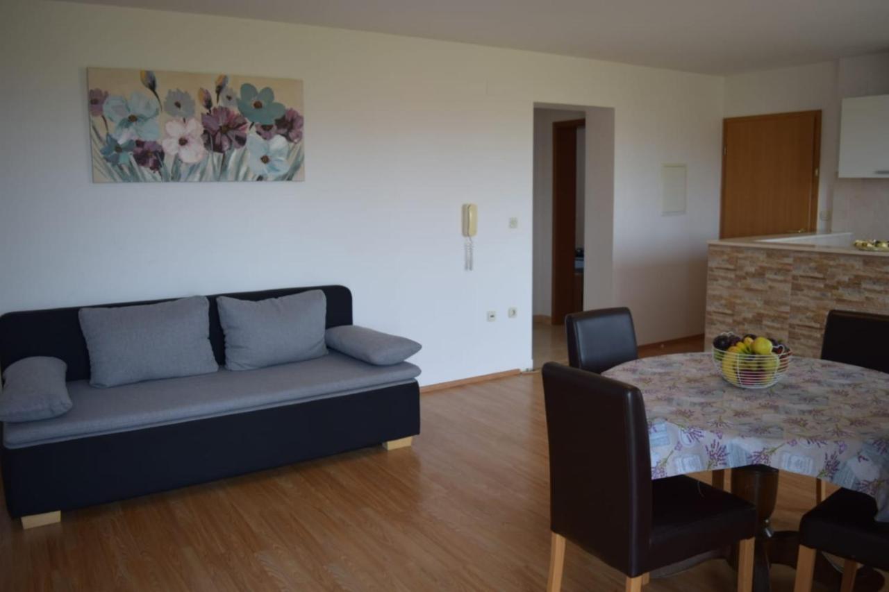 Apartments Marta Kaštel Novi Eksteriør billede